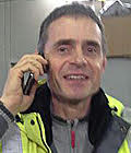 Anders Svensson på Svevia talar i mobiltelefon.